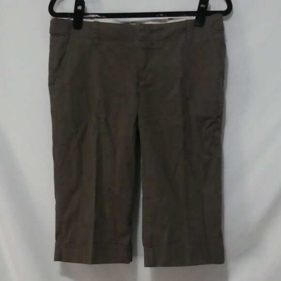CLUB MONACO | size 6 | Stylish Khaki Mid-Rise Capris - Picture 1 of 14
